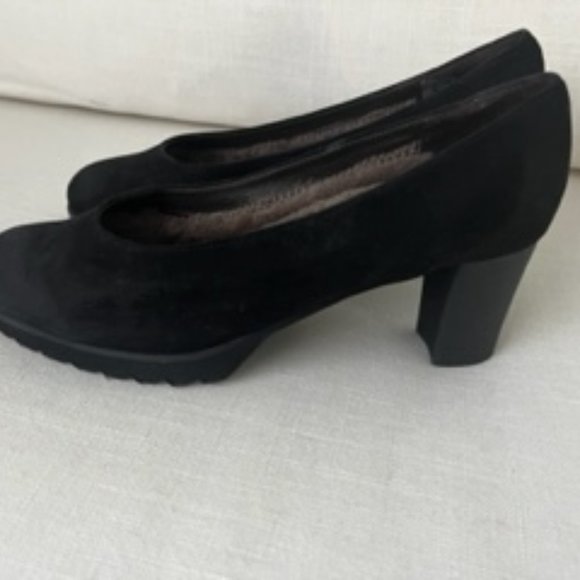 Shoes - Picture 3 of 4